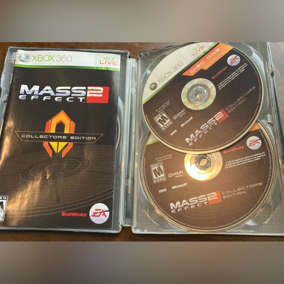 XBOX 360 Live Mass Effect 2 Game (2 Disc Set) - Picture 2 of 4
